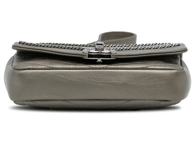 Chanel Mini Bolsa Envelope de Chevron em Pele de Vitelo com Ornamentos Cinza Marrom - vista 5