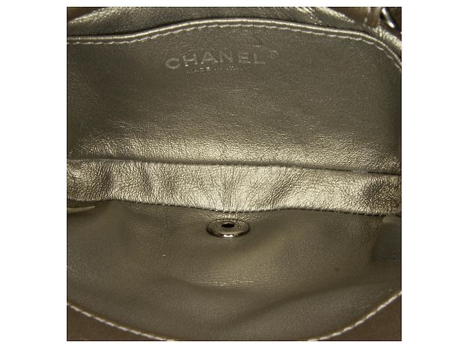 Chanel Mini Bolsa Envelope de Chevron em Pele de Vitelo com Ornamentos Cinza Marrom - vista 6