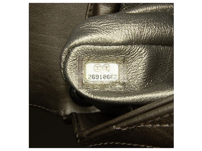 Chanel Mini Bolsa Envelope de Chevron em Pele de Vitelo com Ornamentos Cinza Marrom - vista 9