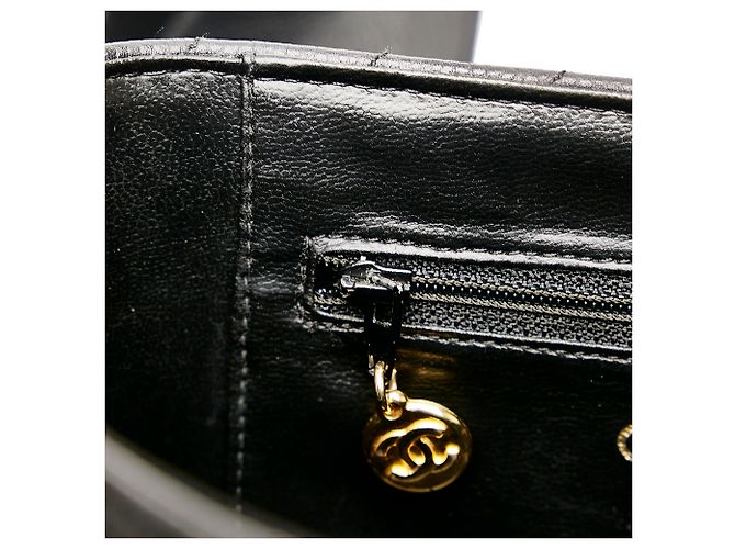 Vanity Beauty case Chanel in pelle caviar CC nera Nero - vista 8