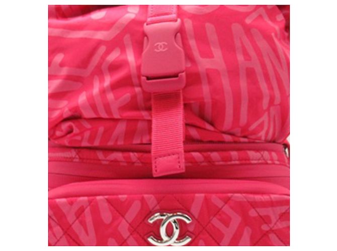 Zaino convertibile Chanel Coco Neige in nylon stampato rosa - vista 9