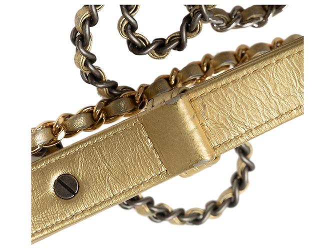 Chanel Gabrielle Crossbody in agnello metallizzato oro Small D'oro - vista 13