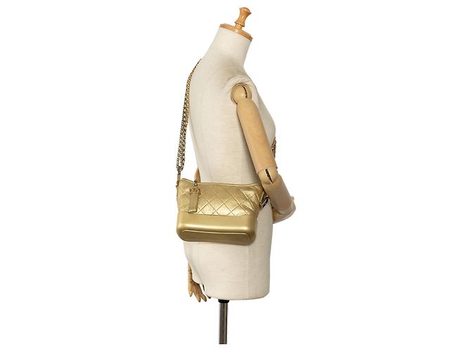 Chanel Gabrielle Crossbody in agnello metallizzato oro Small D'oro - vista 15
