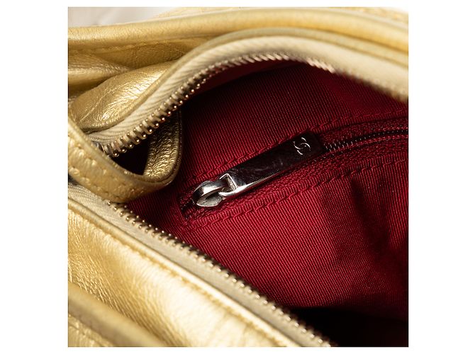 Chanel Gabrielle Crossbody in agnello metallizzato oro Small D'oro - vista 8