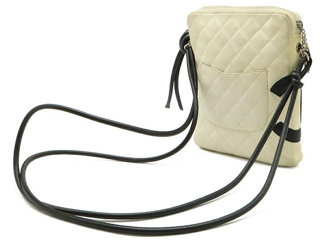 Borsa a tracolla Chanel Cambon Line Coco Mark Medium Nero Bianco - vista 3