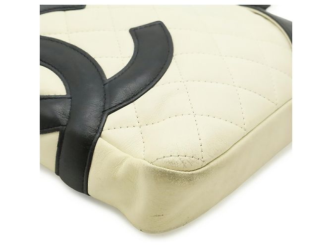 Borsa a tracolla Chanel Cambon Line Coco Mark Medium Nero Bianco - vista 4