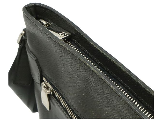 Borsa a Spalla Louis Vuitton Taiga Sasha Nero Grigio - vista 7