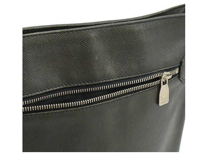 Borsa a Spalla Louis Vuitton Taiga Sasha Nero Grigio - vista 9
