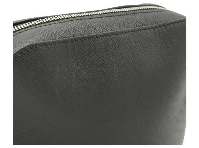 Borsa a tracolla Louis Vuitton Taiga Anton Nero Grigio - vista 8