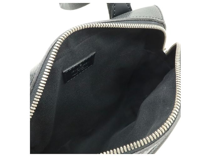 Borsa a tracolla Louis Vuitton Taiga Sayan Nero Grigio - vista 8