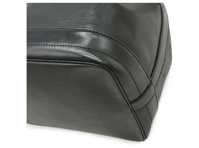 Borsa a tracolla Louis Vuitton Epi Noe in nero - vista 4