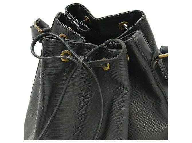 Borsa a tracolla Louis Vuitton Epi Noe in nero - vista 5