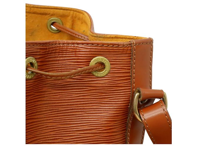 Noe Borsa a Spalla Louis Vuitton Epi Petit Noé Marrone - vista 8