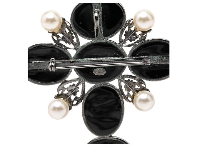 Chanel Black CC Kreuz-Brosche aus Messing und Harz mit Kunstperle Schwarz - Ansicht 3