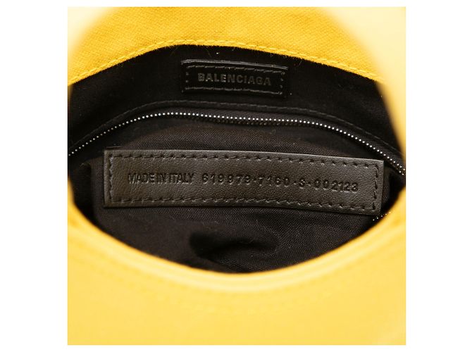 Borsa a secchiello Wave in tela gialla XS di Balenciaga Giallo - vista 6
