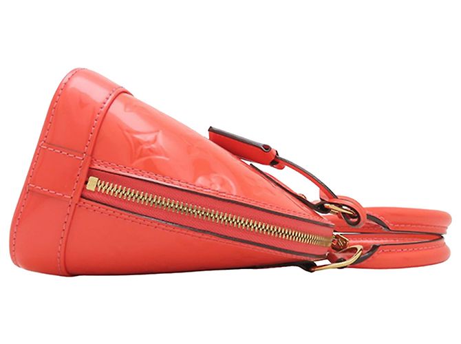 Louis Vuitton Alma BB in Monogram Vernis rosa - vista 2