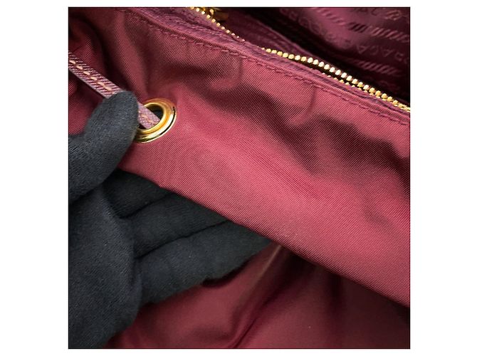 Saffiano Mochila Prada Triangle en Bordeaux Burdeos - vista 10