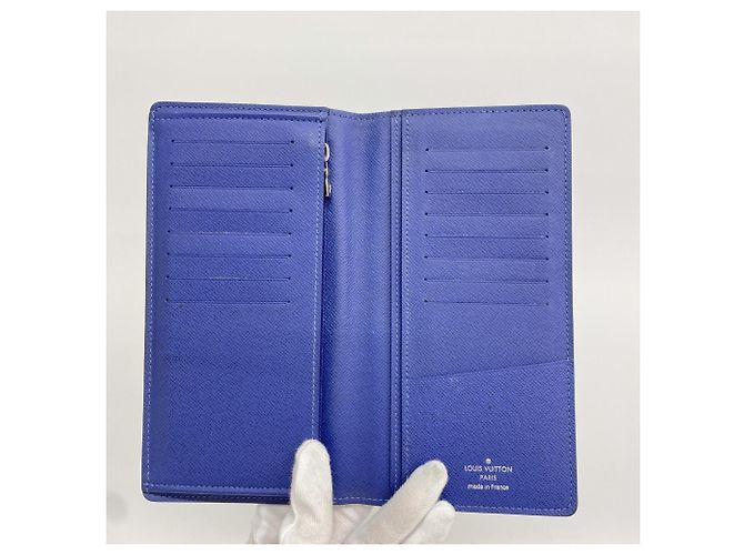 Louis Vuitton Taiga Portefeuille Brazza Long Wallet Blu - vista 3
