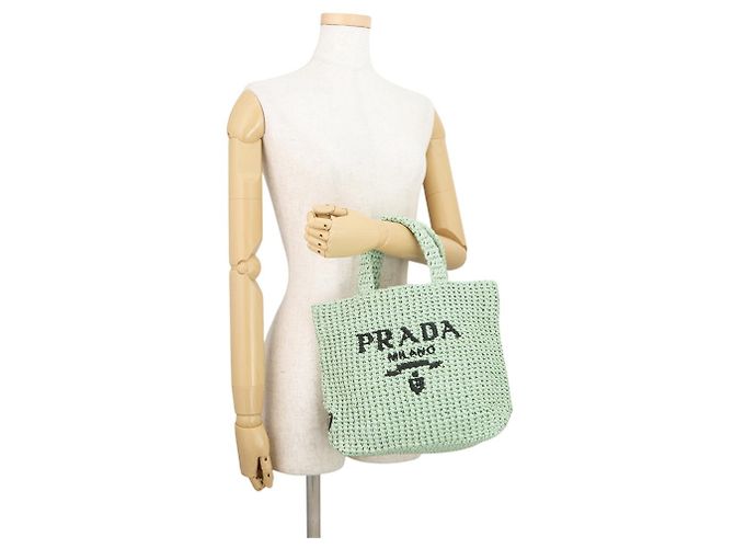 Prada Crochet Tote Bag aus grüner Raffia - Ansicht 4