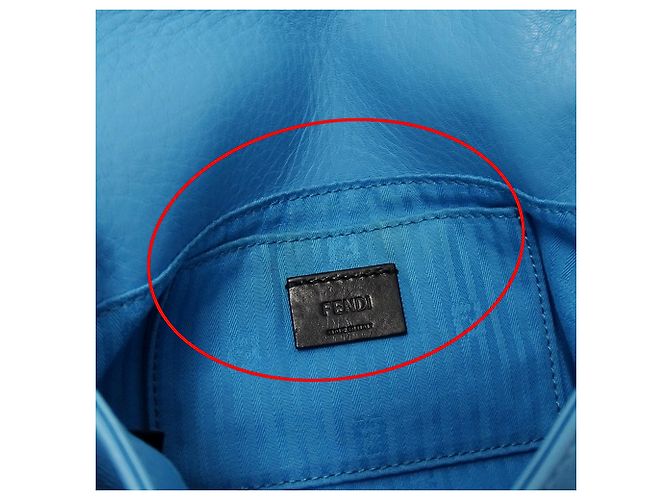 Fendi Handtasche aus hellblauem Leder - Ansicht 8