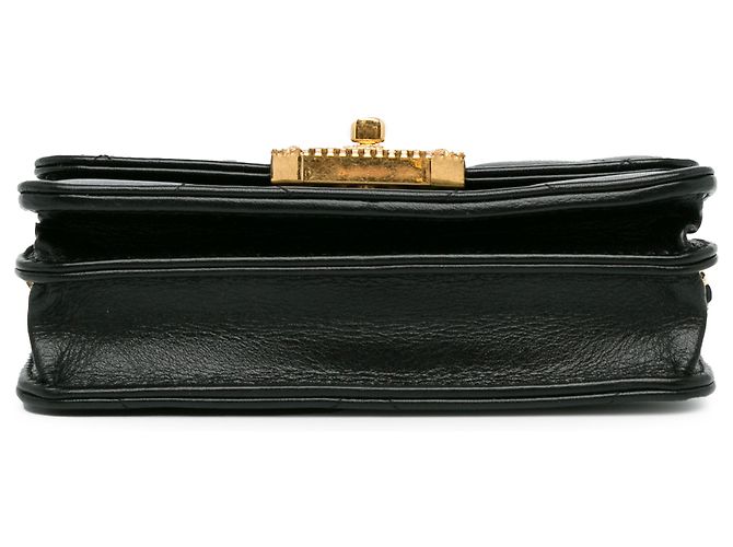 Clutch Chanel em couro de vitelo matelassê preto com strass e aba com corrente - vista 4