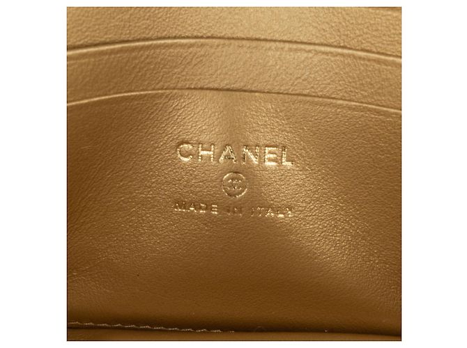 Clutch Chanel em couro de vitelo matelassê preto com strass e aba com corrente - vista 6
