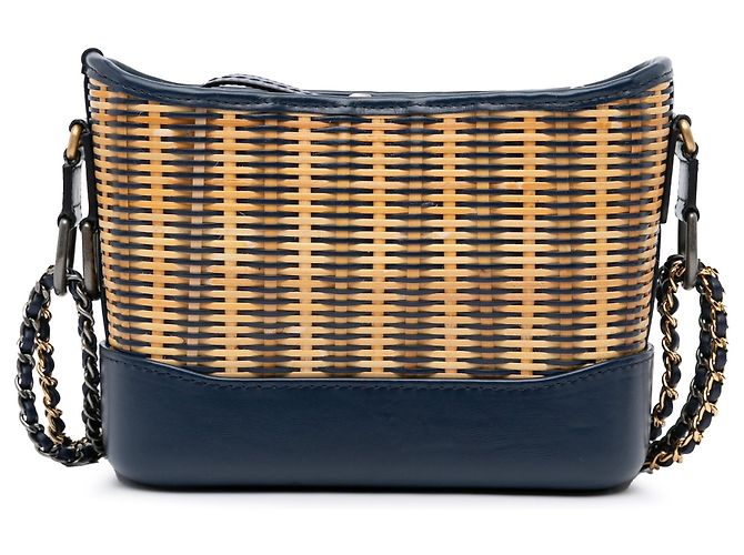 Chanel Gabrielle Crossbody in rattan marrone Small Blu Blu navy - vista 3