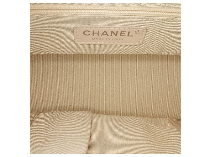 Chanel Gabrielle Crossbody in rattan marrone Small Blu Blu navy - vista 5