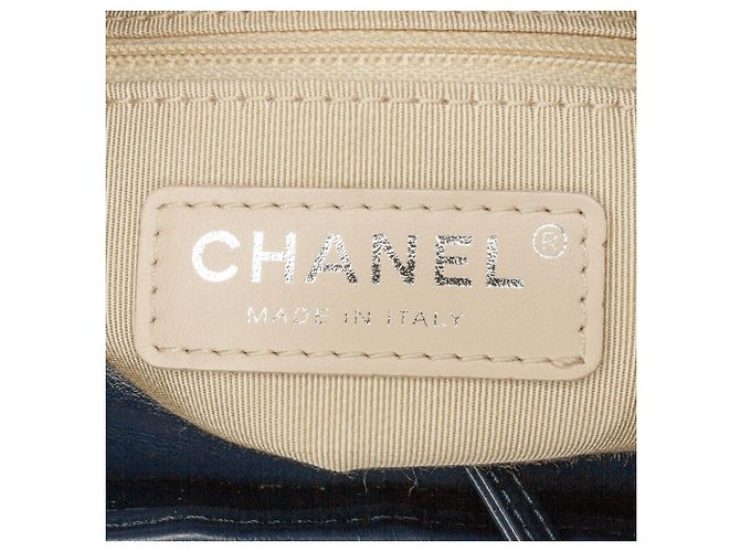 Chanel Gabrielle Crossbody in rattan marrone Small Blu Blu navy - vista 7