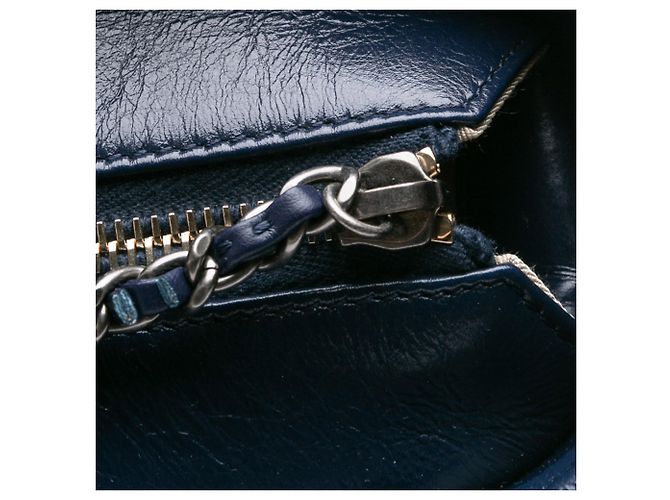 Chanel Gabrielle Crossbody in rattan marrone Small Blu Blu navy - vista 9