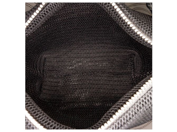 Chanel Bucket in pelle di vitello stropicciata nera e PVC Camellia Nero - vista 5