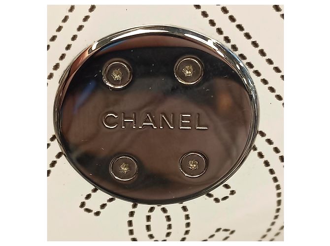 Chanel Bucket in pelle di vitello stropicciata nera e PVC Camellia Nero - vista 8