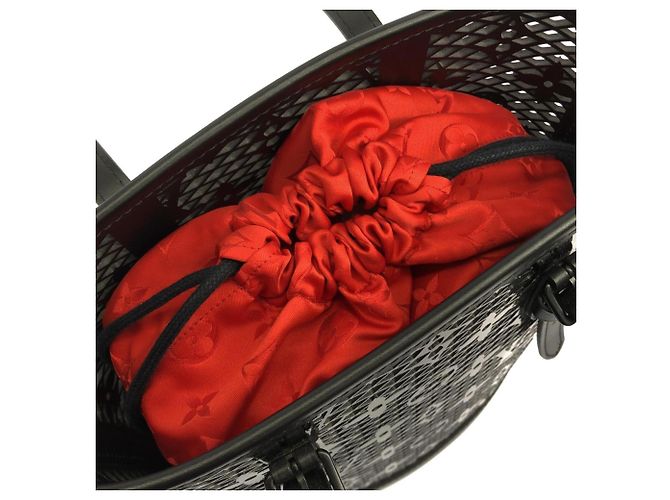 Borsa a Spalla Louis Vuitton Monogram Lace Bucket PM Nero - vista 4