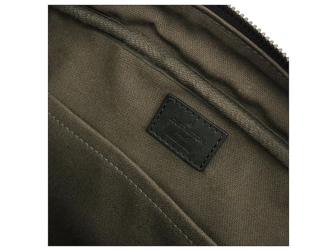 Portafoglio Louis Vuitton LV Aerogram Pilot Nero - vista 10