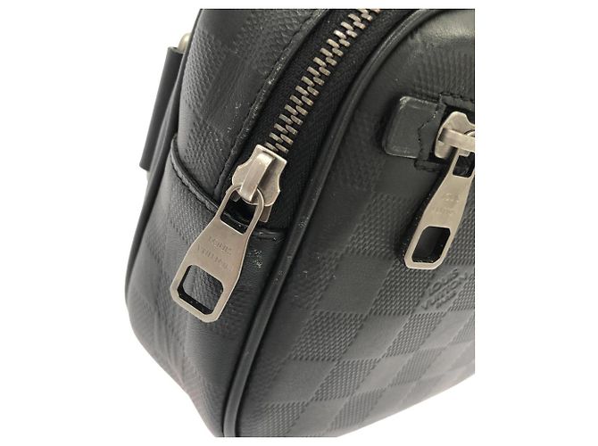 Portafoglio Louis Vuitton LV Aerogram Pilot Nero - vista 4