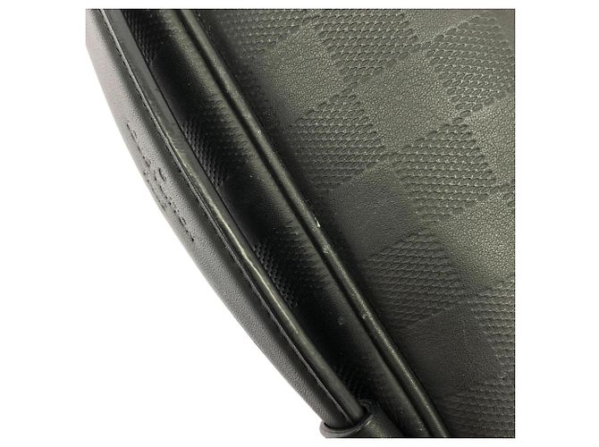 Portafoglio Louis Vuitton LV Aerogram Pilot Nero - vista 5