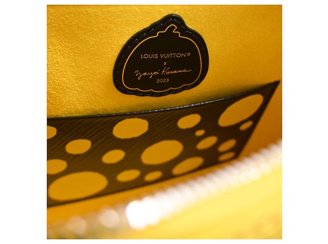 Borsa Louis Vuitton x Yayoi Kusama Alma BB in pelle Epi gialla Giallo Cammello - vista 6