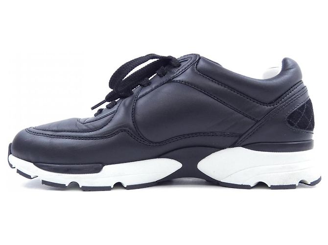 Timeless Chanel Sneaker aus Kalbsleder Schwarz - Ansicht 2