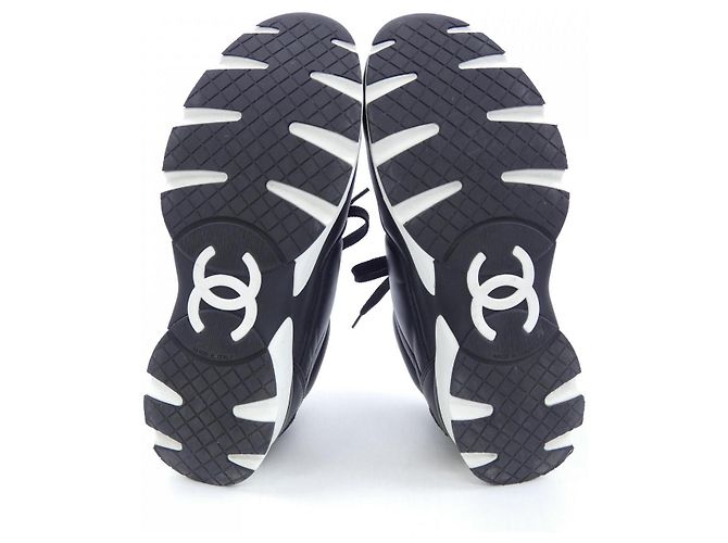 Timeless Chanel Sneaker aus Kalbsleder Schwarz - Ansicht 4