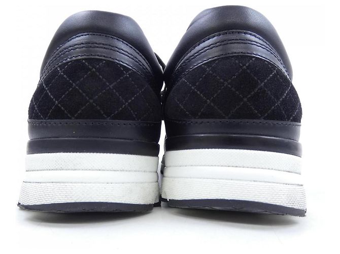 Timeless Chanel Sneaker aus Kalbsleder Schwarz - Ansicht 5