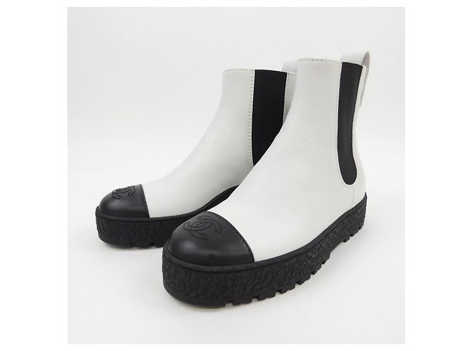 Timeless Botas de couro de bezerro Chanel Branco - vista 3
