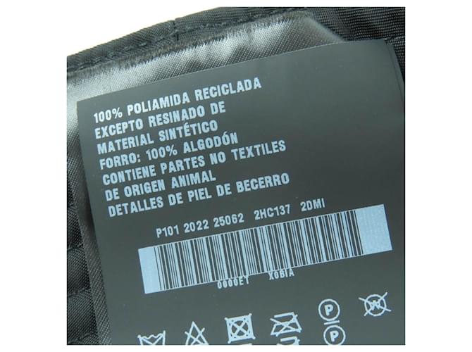 Prada Re-Nylon Cap mit Dreieckslogo Schwarz - Ansicht 10