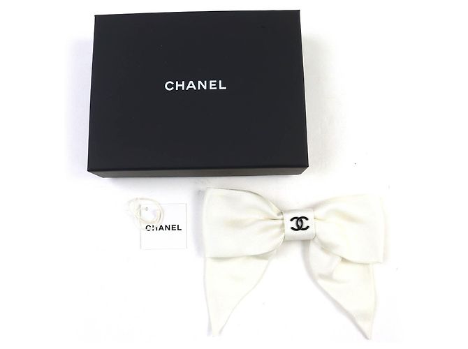 Timeless Barrette Chanel COCO Mark Ribbon in seta Accessorio per capelli Bianco - vista 2