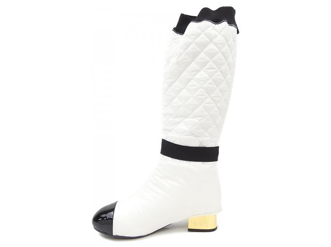 Timeless Stivali Chanel G38428Y55553 in agnello e pelle vernice Nero - vista 2