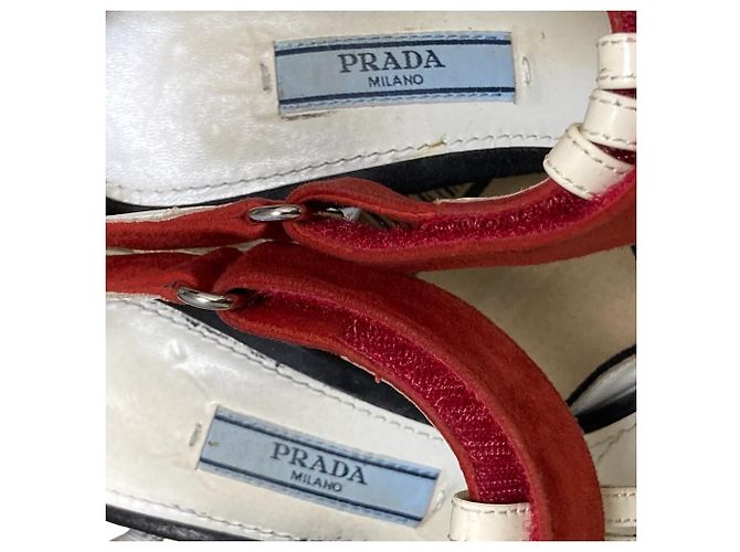 Prada Ledersandaletten mit Absatz Schwarz Rot Aus weiß - Ansicht 8