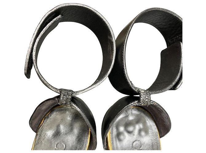 Chloé Sandali in pelle Chloe Nero D'oro Bronzo - vista 11
