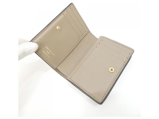 Cartera Claire Monogram Empreinte Louis Vuitton Gris - vista 6