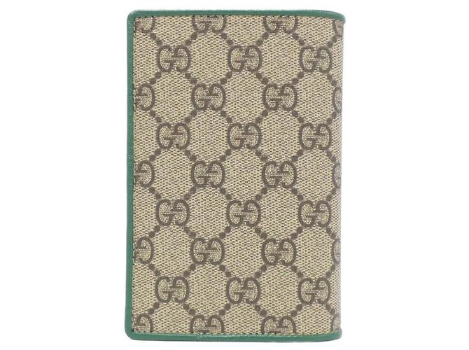 Capa de passaporte Gucci 586257 em couro GG Supreme verde - vista 2