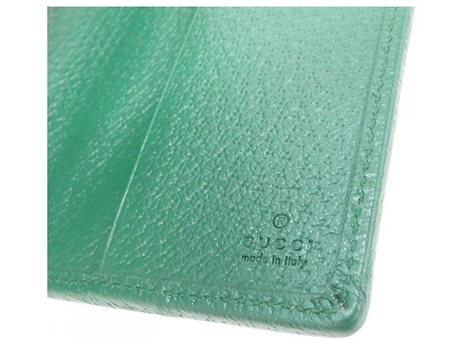Capa de passaporte Gucci 586257 em couro GG Supreme verde - vista 4