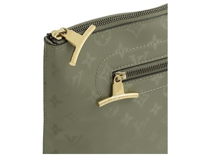 Clutch Louis Vuitton Monogram Titanium Marrone - vista 4